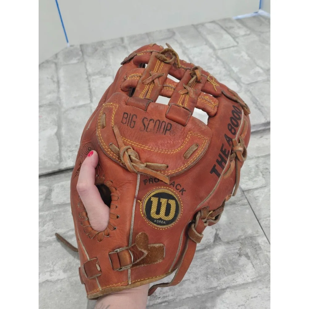 Wilson The A8000 Professional Series Baseball Glove RHT Big Scoop, Left Hand